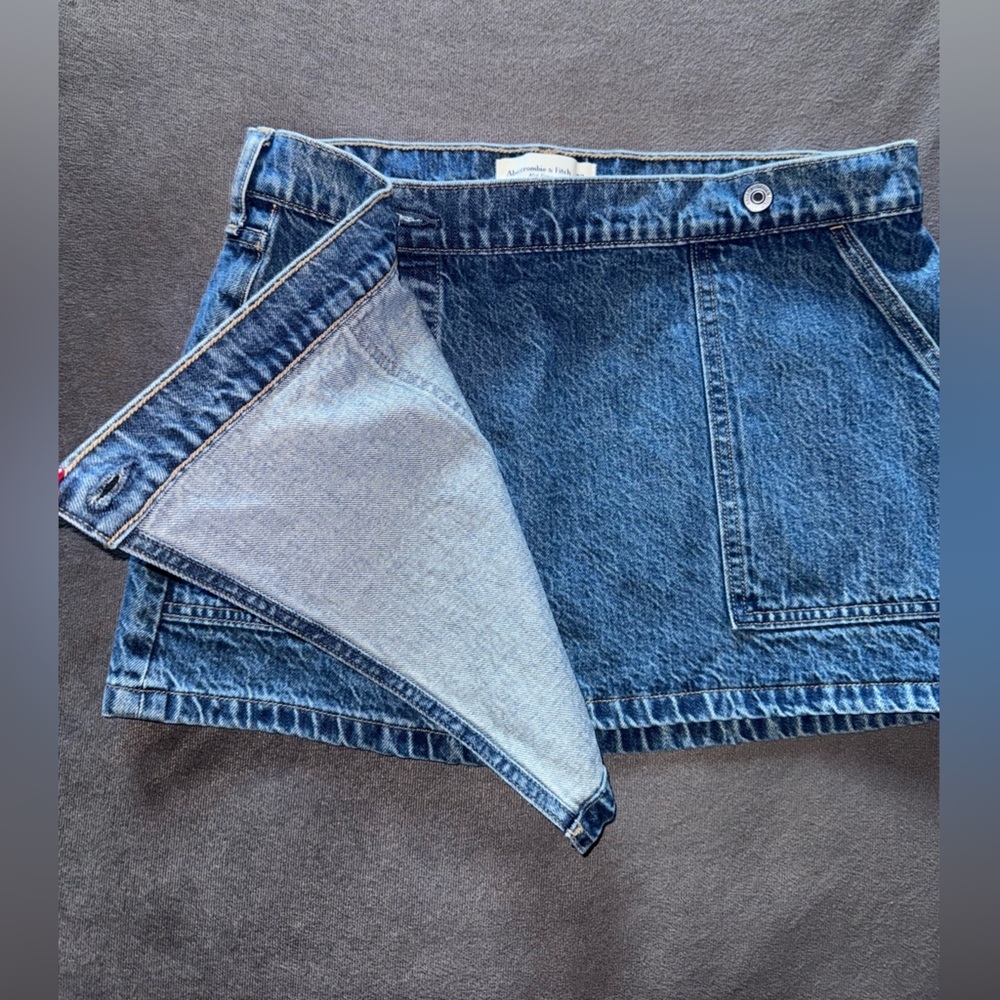 NWOT Abercrombie & Fitch Mid Rise Denim Wrap Mini Skirt 27 4 Medium Blue Denim - Picture 4 of 10